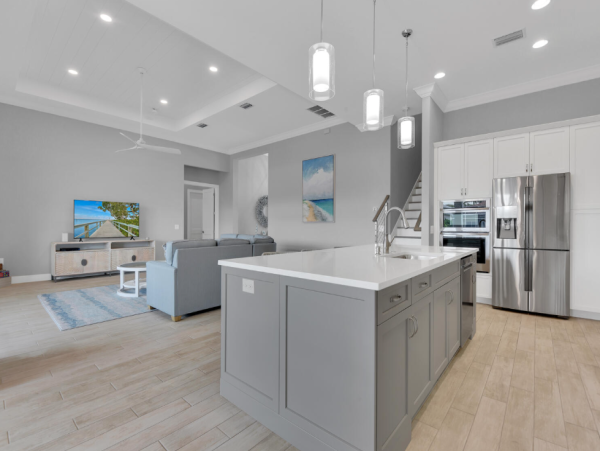 Luxurious Waterfront Retreat on Marco Island 5 Bedroom Home & Heated Pool